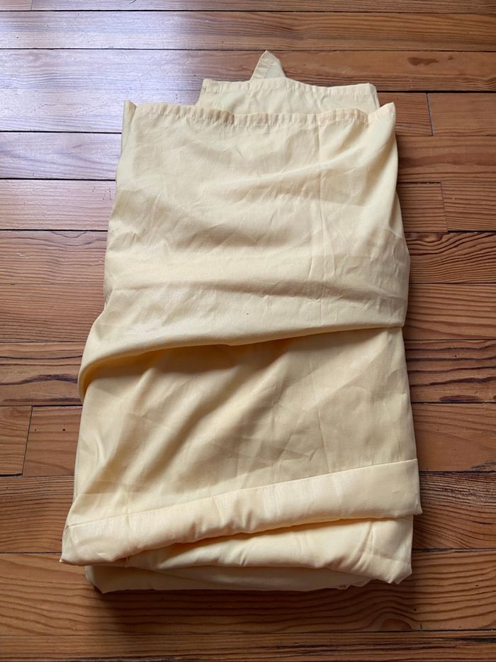 Morceaux de tissu jaune