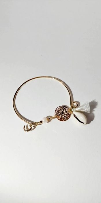 Bracelet jonc dorée coquillage moa