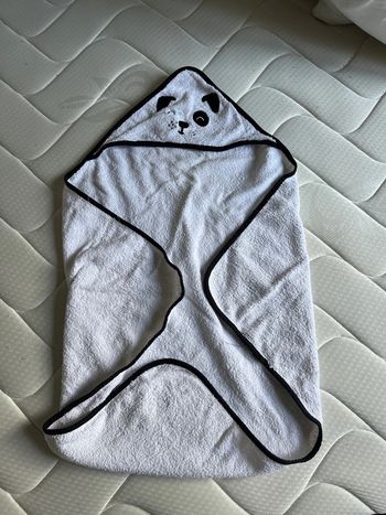 Serviette capuche bébé blanc et noir