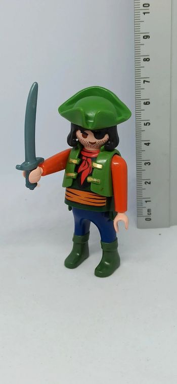 Homme pirate habits verts avec épée et bras orange playmobil