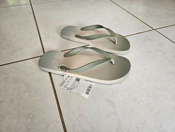 Tong ado garçon Mango Pointure 39 Neuf U30
