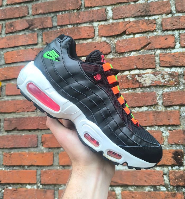 Baskets Nike air max 95 Worldwide black noir pointure 38.5 bon état