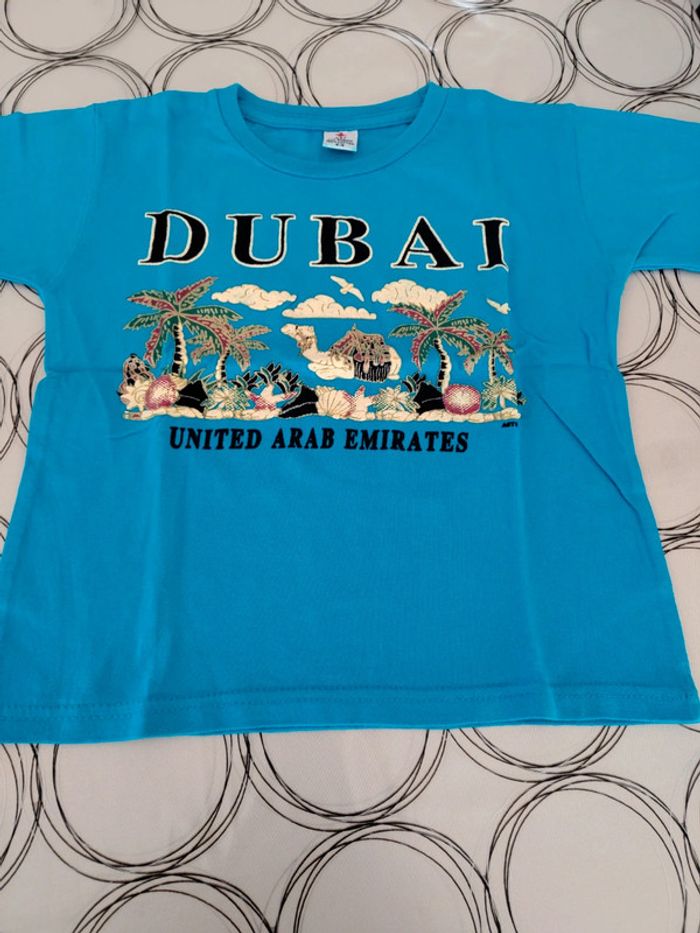 Tee shirt 6/8 ans Dubaï neuf