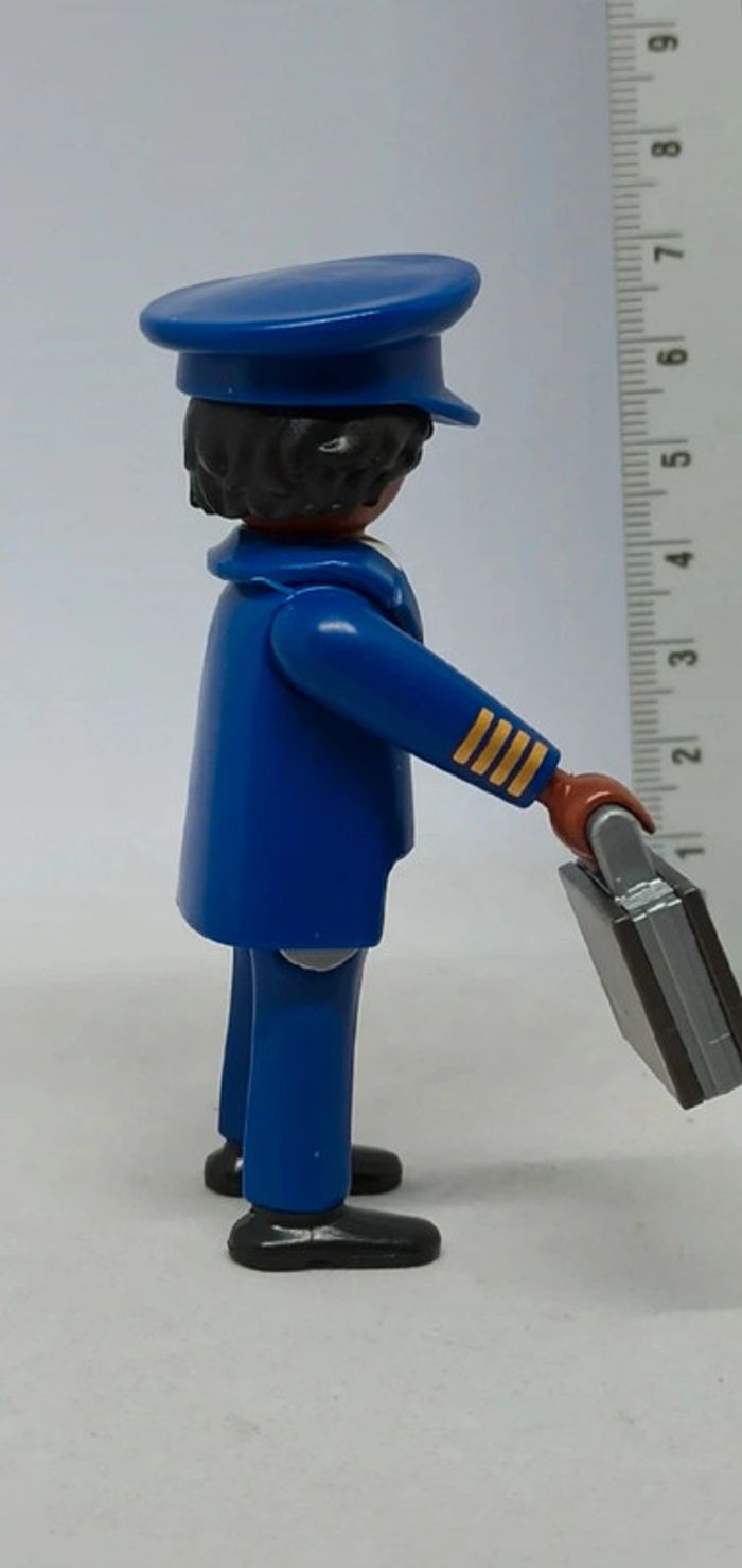 Homme commandant de bord avec mallette playmobil - photo numéro 3