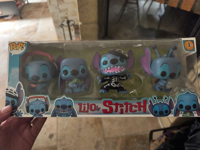 coffret figurines stitch neuf
