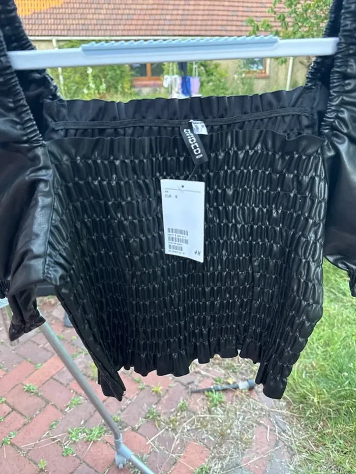 Super haut top h&m en similicuir neuf avec étiquette taille S - photo numéro 3