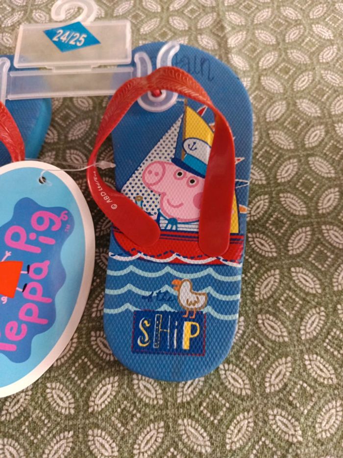 Paire de claquettes neuves Peppa pig taille 24/25 - photo numéro 3