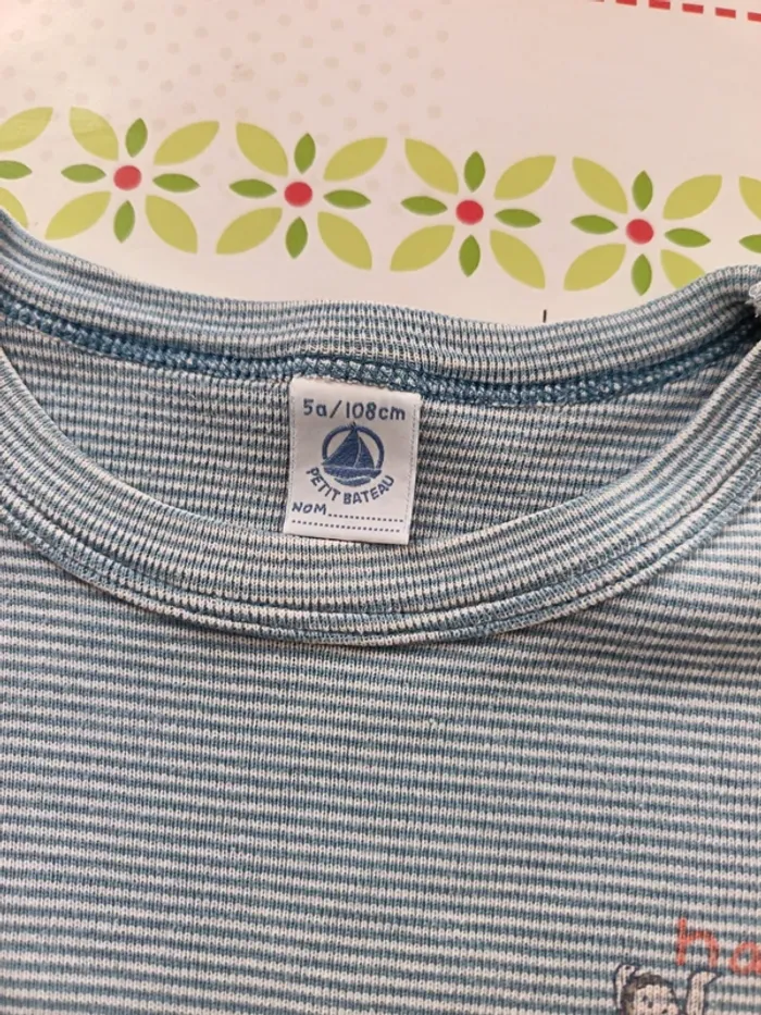 Tee-shirt Petit Bateau taille 5 ans - photo numéro 2