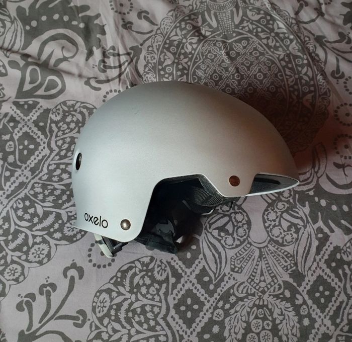 Roller + casque + set de protections (mains, coudes, genoux) - photo numéro 5