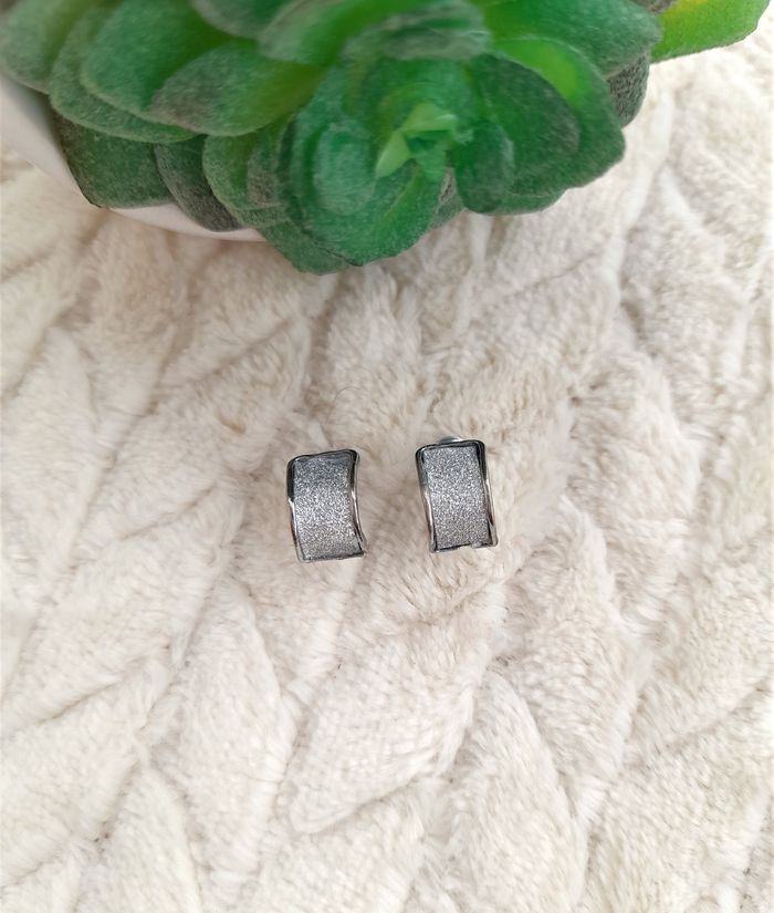 Boucles d'oreilles fantaisies scintillantes - photo numéro 2