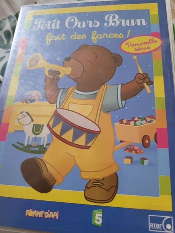 Petit ours brun fait des farces
