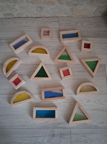 Lot de 16 blocs sensoriels "Tickit" multicouleur en tres bon etat