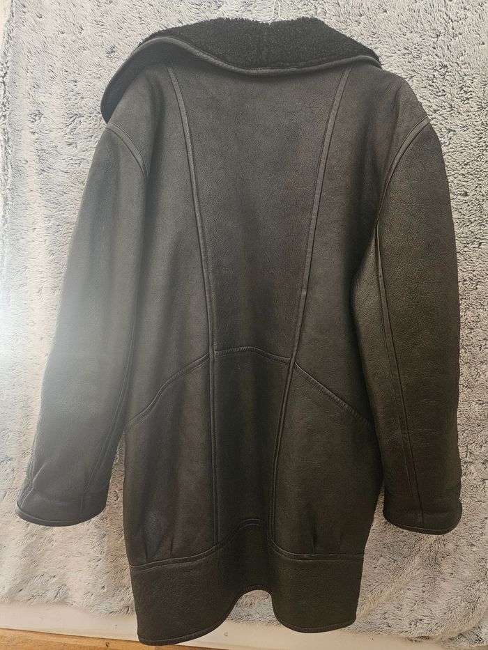 Manteau noir en cuir avec fausse fourrure de chez Aron's Cuir - photo numéro 9