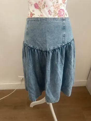 Jupe en jeans taille haute patineuse à l’ancienne