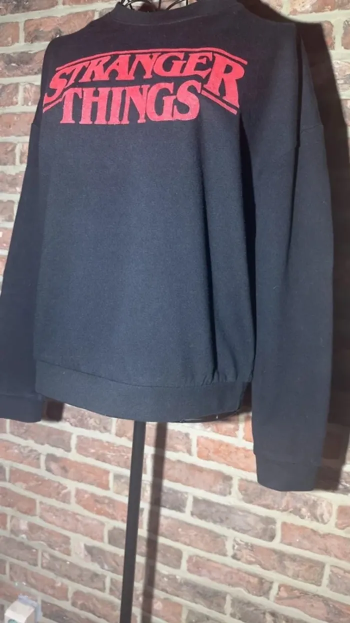 Sweat Stranger Things noir et rpuge Taille S / 36 - photo numéro 5