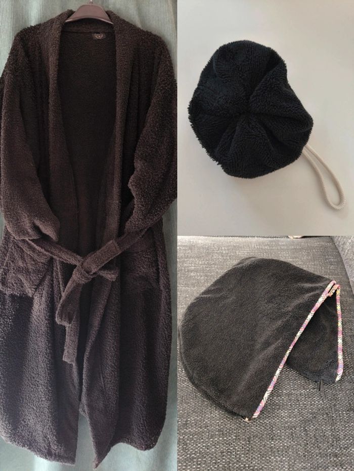 Peignoir, serviette cheveux et fleur de douche