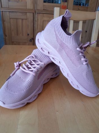 Baskets chaussettes hyper confort roses neuves 38