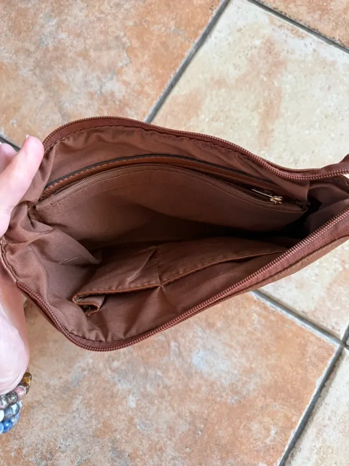 Pochette marron avec motif ailes d’ange - photo numéro 2