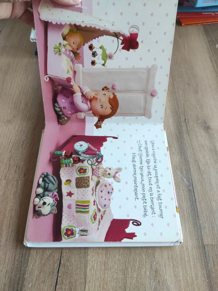 Livre : P'tite Fille : Lilou joue à la poupée - photo numéro 9