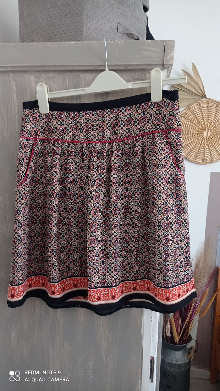 Jupe  Kookaï noire imprimée taille M comme neuve.