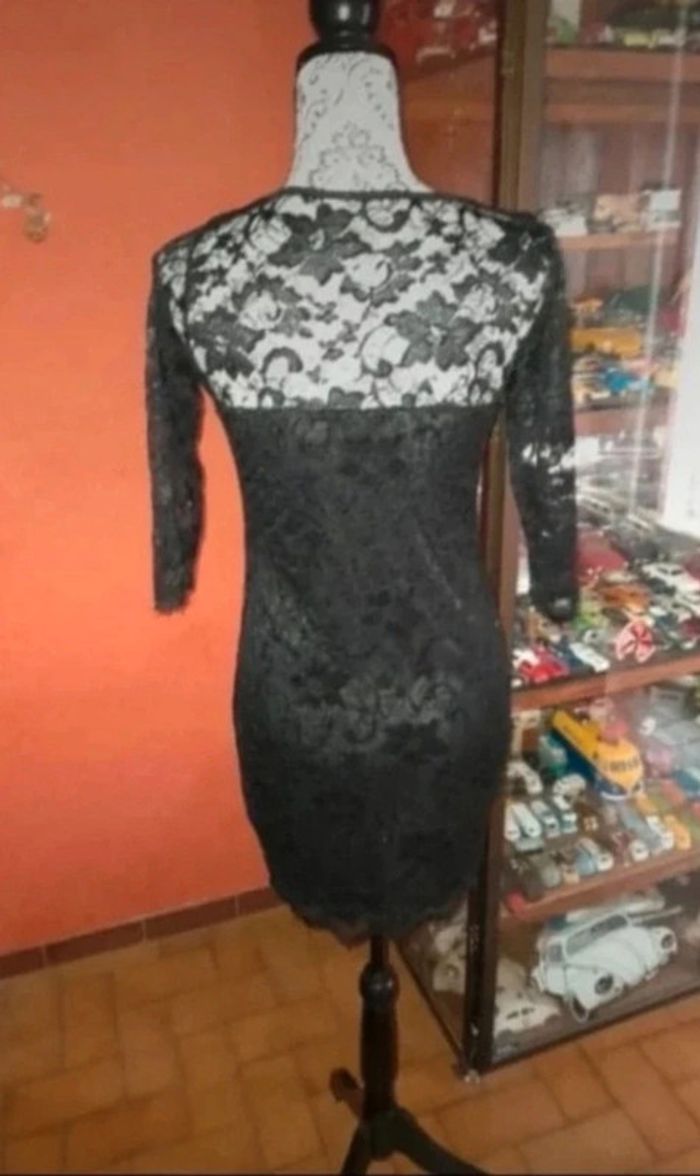 Robe noire à dentelle vintage T38 - photo numéro 2
