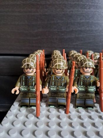 Soldats Canadiens type Lego