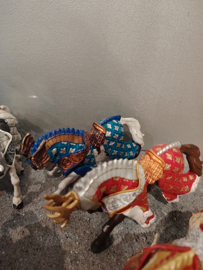 Lot figurines papo chevaux médiévaux maîtres des armes + dragon - photo numéro 5