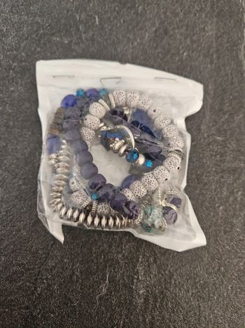 Lot de 4 bracelets neuf bleus