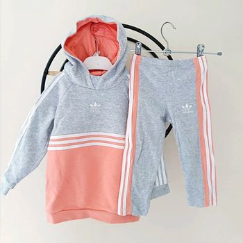 12-18 mois ensemble jogging adidas ( taille plutôt 18-24 mois)