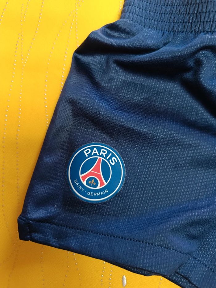 Short et écharpe bébé PSG 9-12 mois 75-80 cm - photo numéro 3