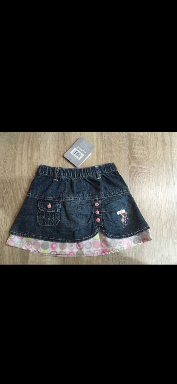 Jupe en jeans neuve alphabet neuve 9mois ou en 12mois j'ai les 2 tailles