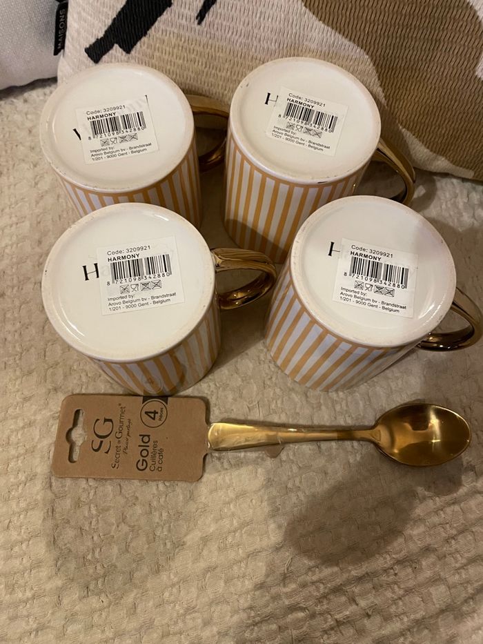Tasses et cuillères - photo numéro 2