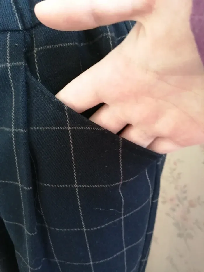 Pantalon noir droit à carreaux avec lignes beiges élastique à la taille et lien / teddy Smith / (38) - photo numéro 4