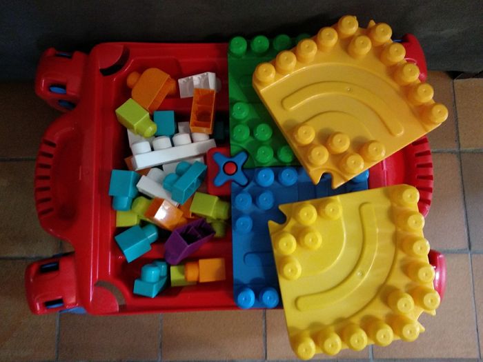 Table Méga Bloks avec 30 Blocs - photo numéro 2