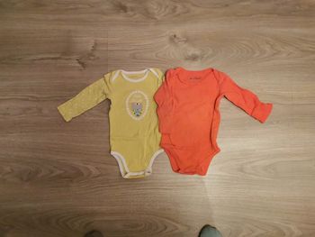 Lot bodys 6 mois