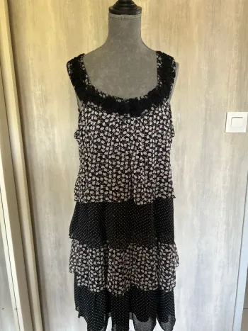 Robe noir coloré