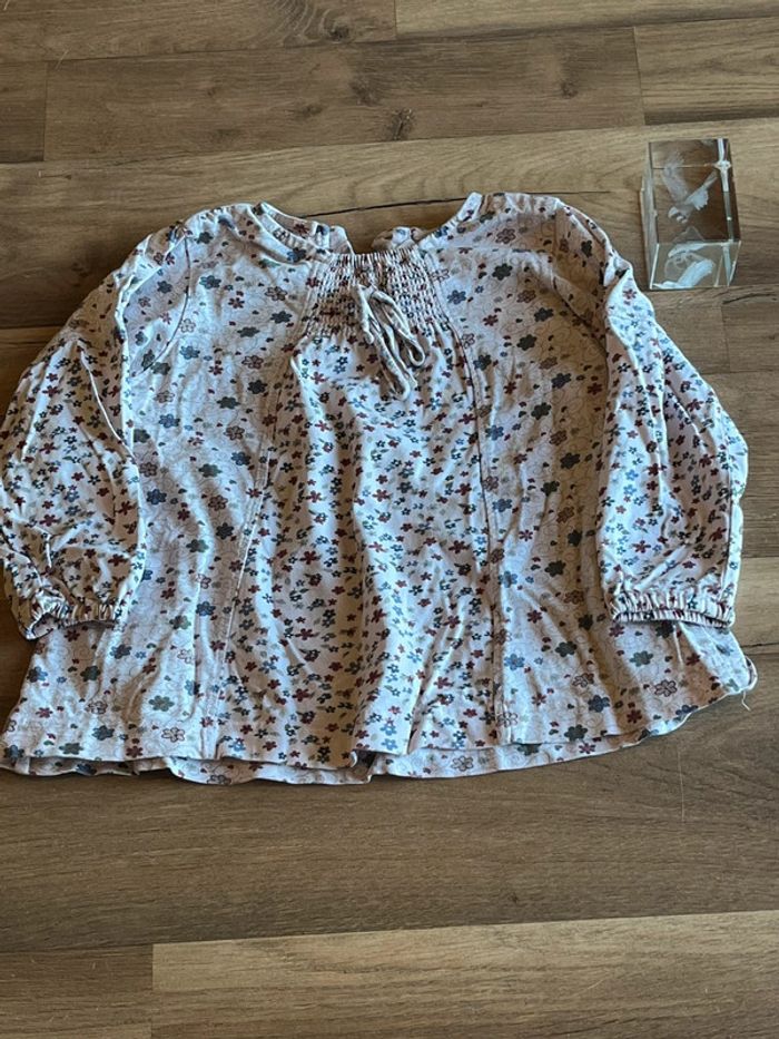Je vend un haut manche longue fille très bon état 92/98 cm - photo numéro 2
