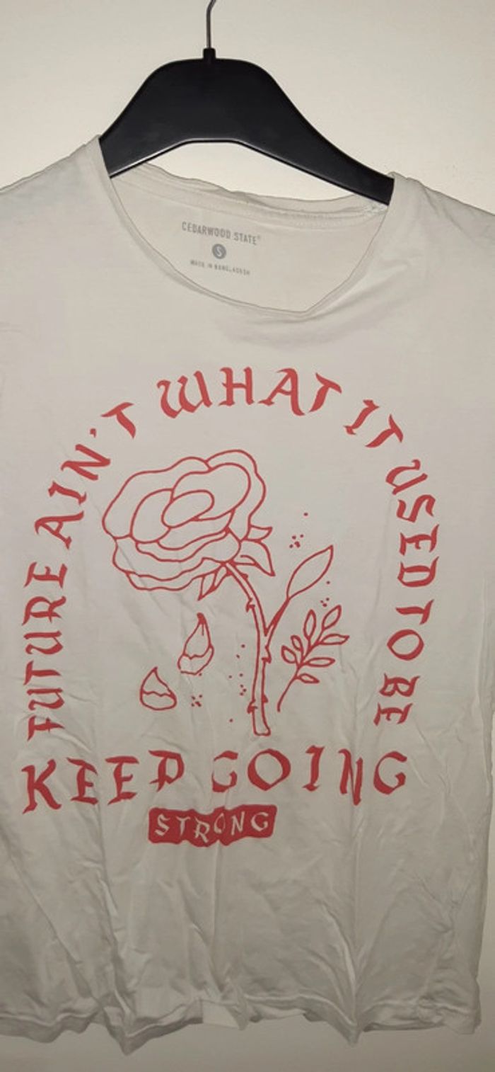 T-shirt blanc avec rose - photo numéro 3