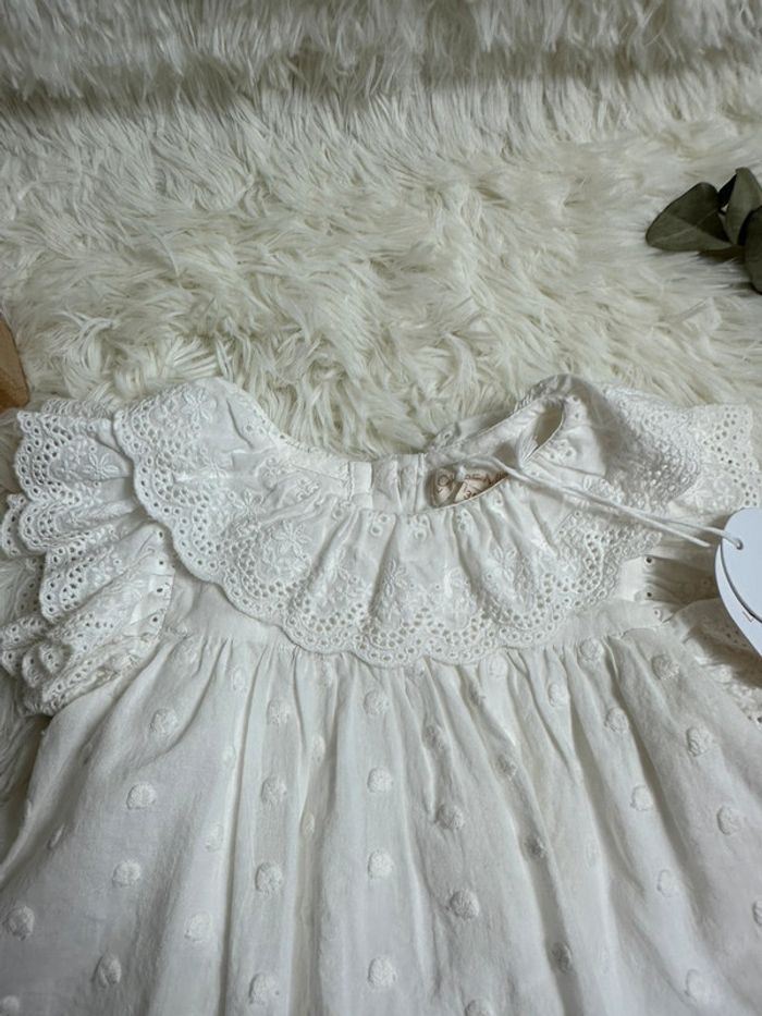 Robe plumetis blanche Louise Misha taille 3 mois - photo numéro 4