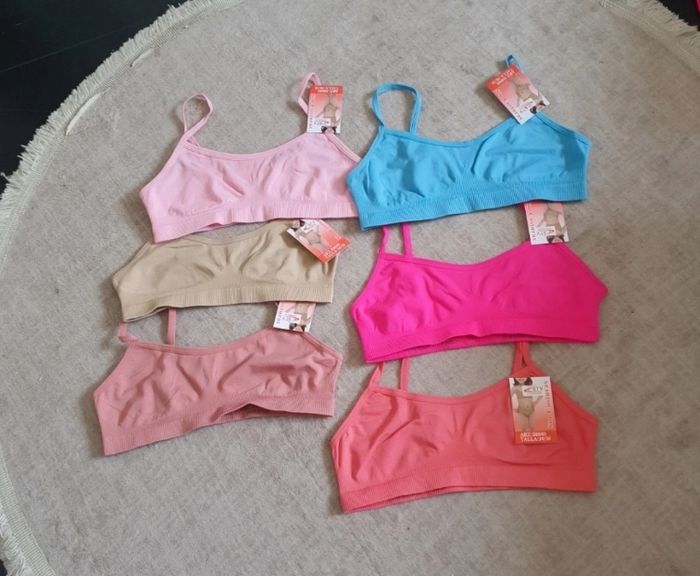 Lot brassières neuves 14.16 ans - photo numéro 2