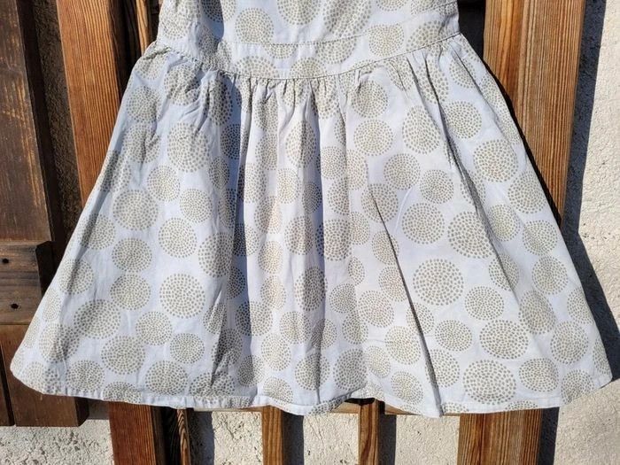 Superbe robe de cérémonie vertbaudet blanche à motifs dorés pailletés, dos nu, 8 ans - photo numéro 5