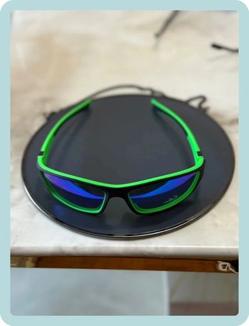 Lunette de soleil sport verte