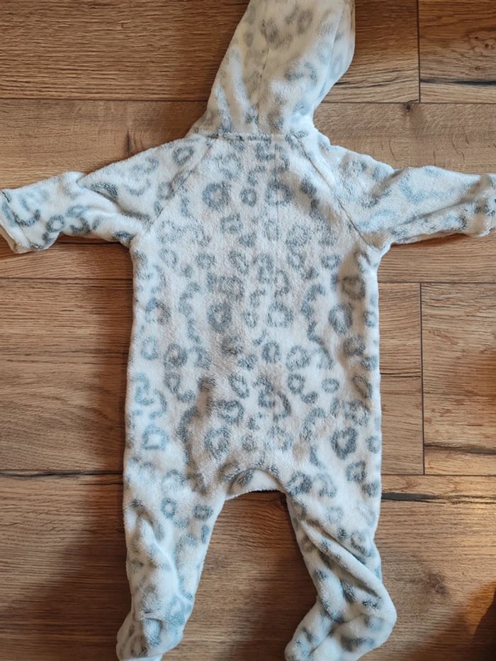 Sur pyjama léopard - photo numéro 2