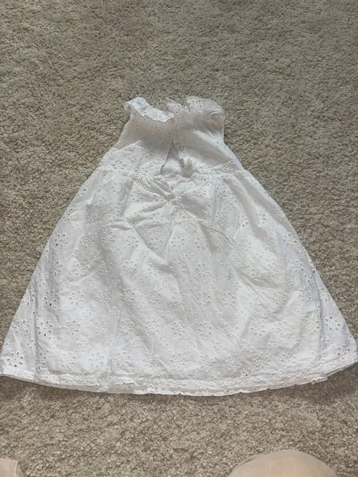 Robe à dentelle - photo numéro 4