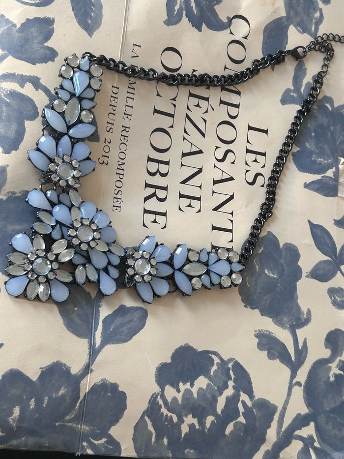 Collier plastron bleu - photo numéro 3