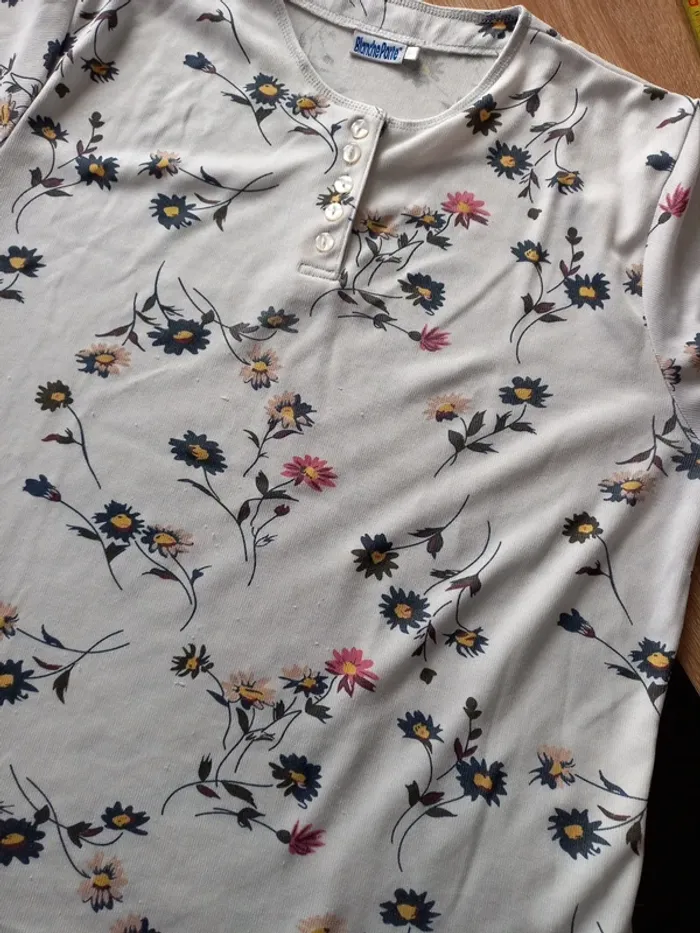 Tee-shirt fleuri T 46 - photo numéro 15