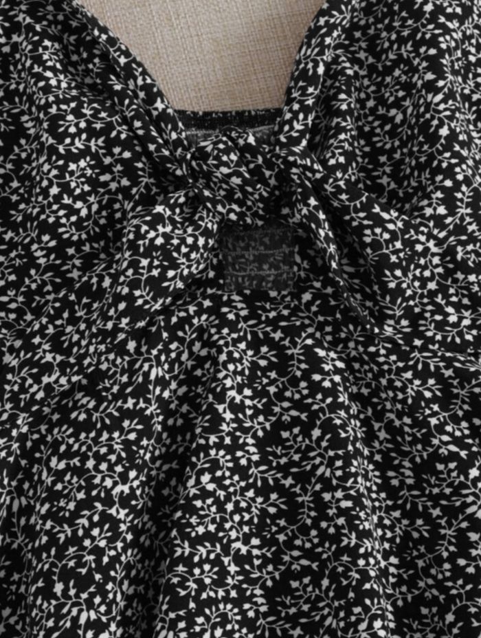 Top avec fines brides et nœud – Noir à fleurs blanches –Taille M/38 – Shein - photo numéro 4