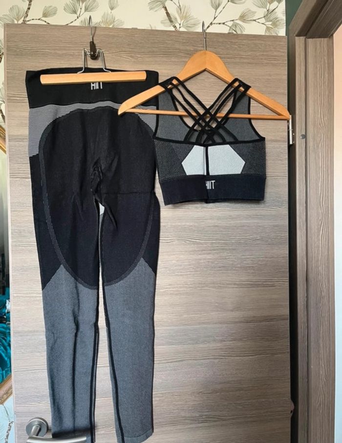 Brassière et legging de sport HIIT neuf avec étiquette - photo numéro 2