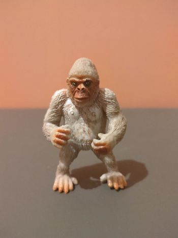 gorille blanc figurine
