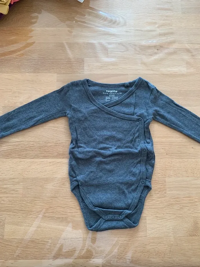 Lot 2 bodies 9 mois - photo numéro 2